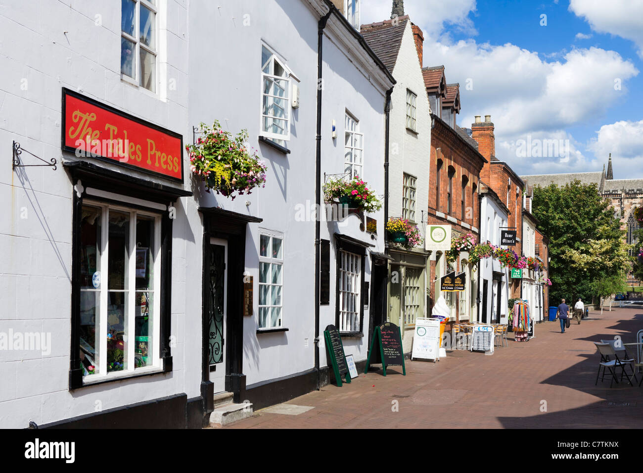 Geschäfte auf Dam Street in der historischen Altstadt in der Nähe der Kathedrale, Lichfield, Staffordshire, England, UK Stockfoto