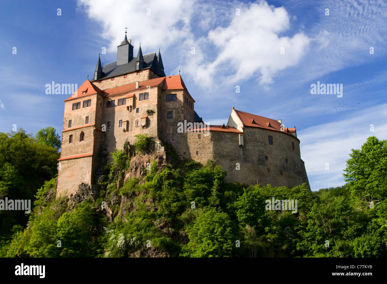 Die Burg Kriebstein befindet sich auf einem Felsen in der Nähe des Flusses Zschopau in Sachsen. Stockfoto