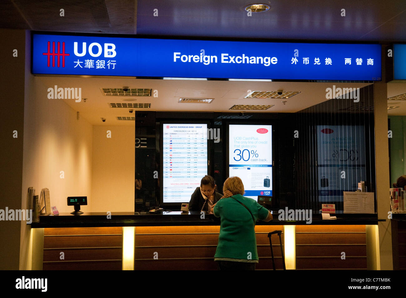 United Overseas Bank (UOB) Devisen am Changi Airport Singapur Stockfoto