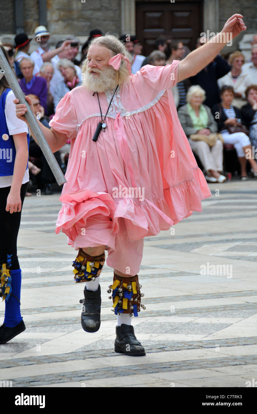 Morris Tänzer Mann im Kleid mit Bart Stockfotografie - Alamy