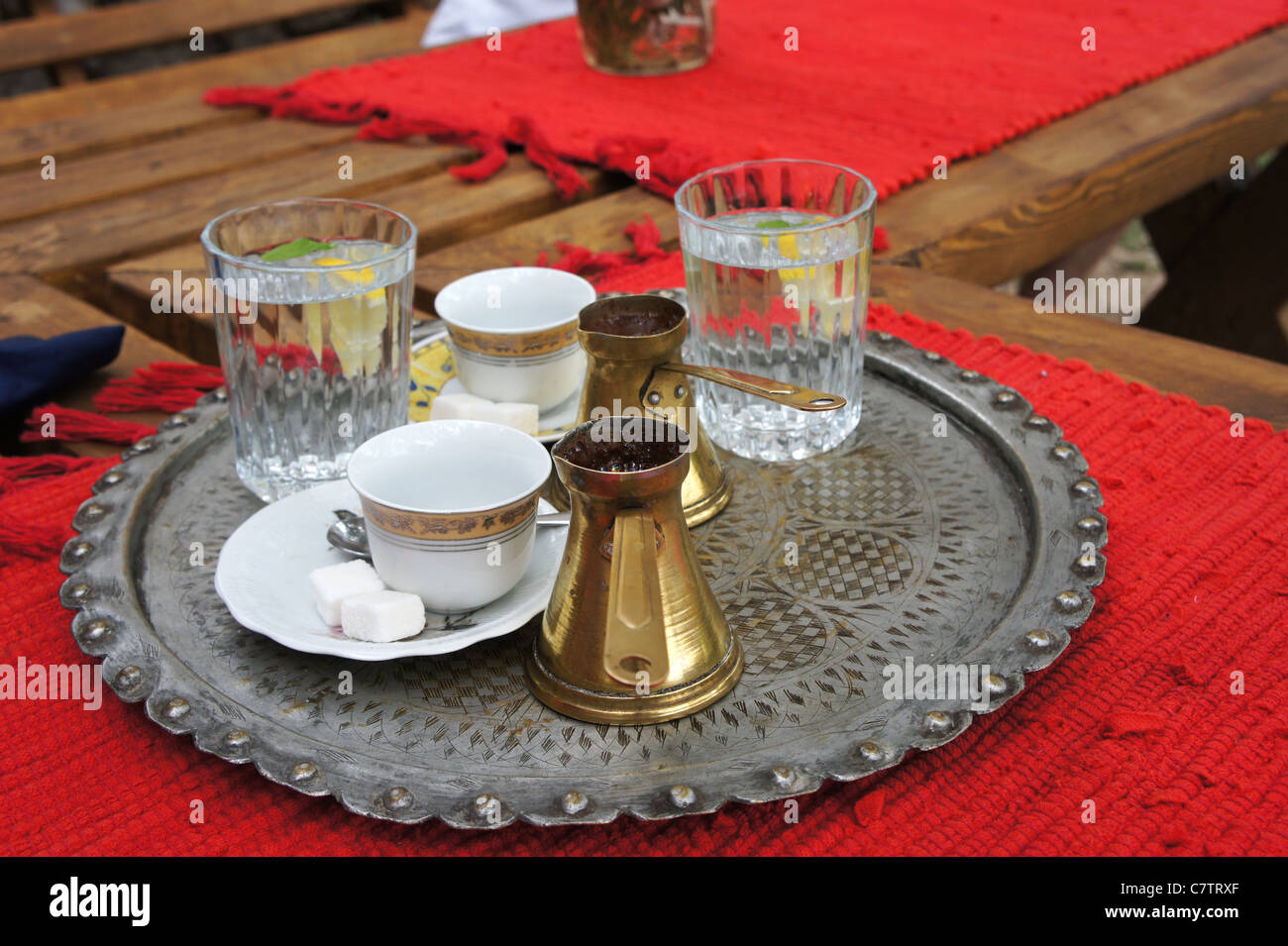 Türkischen Kaffee im Restaurant, Pociteli, Bosnien-Herzegowina Stockfoto