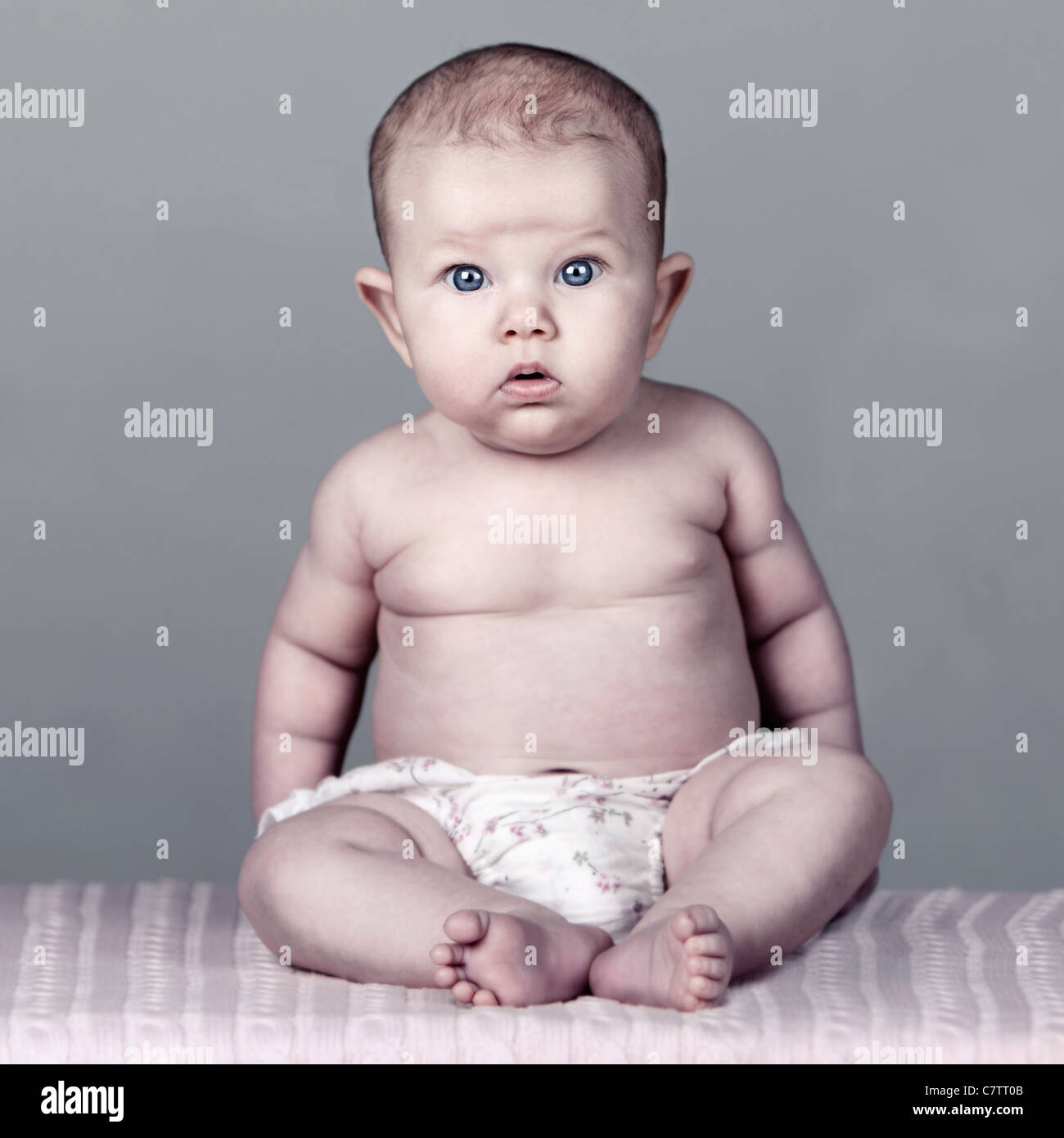 3 Monate altes Babymädchen Stockfoto