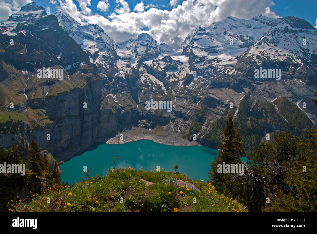 Oeschinensee mit Bluemlisalphorn, Frundenhorn, Doldenhorn(f.l) Berner Alpen, UNESCO-Welterbe, Kandersteg, Schweiz Stockfoto