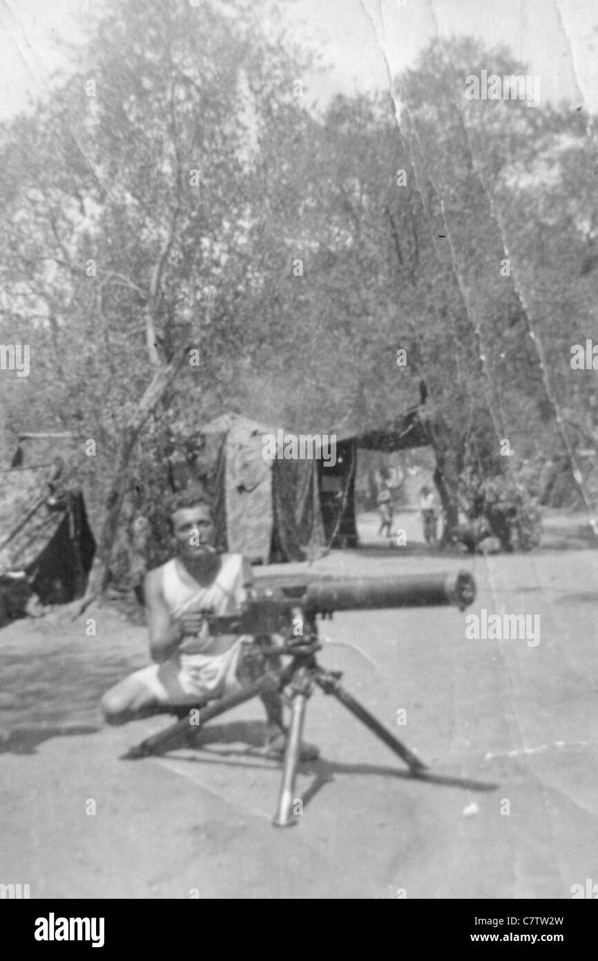 Afrika, Äthiopien, 1935, italienische Soldaten, posiert mit Maschinengewehr Stockfoto
