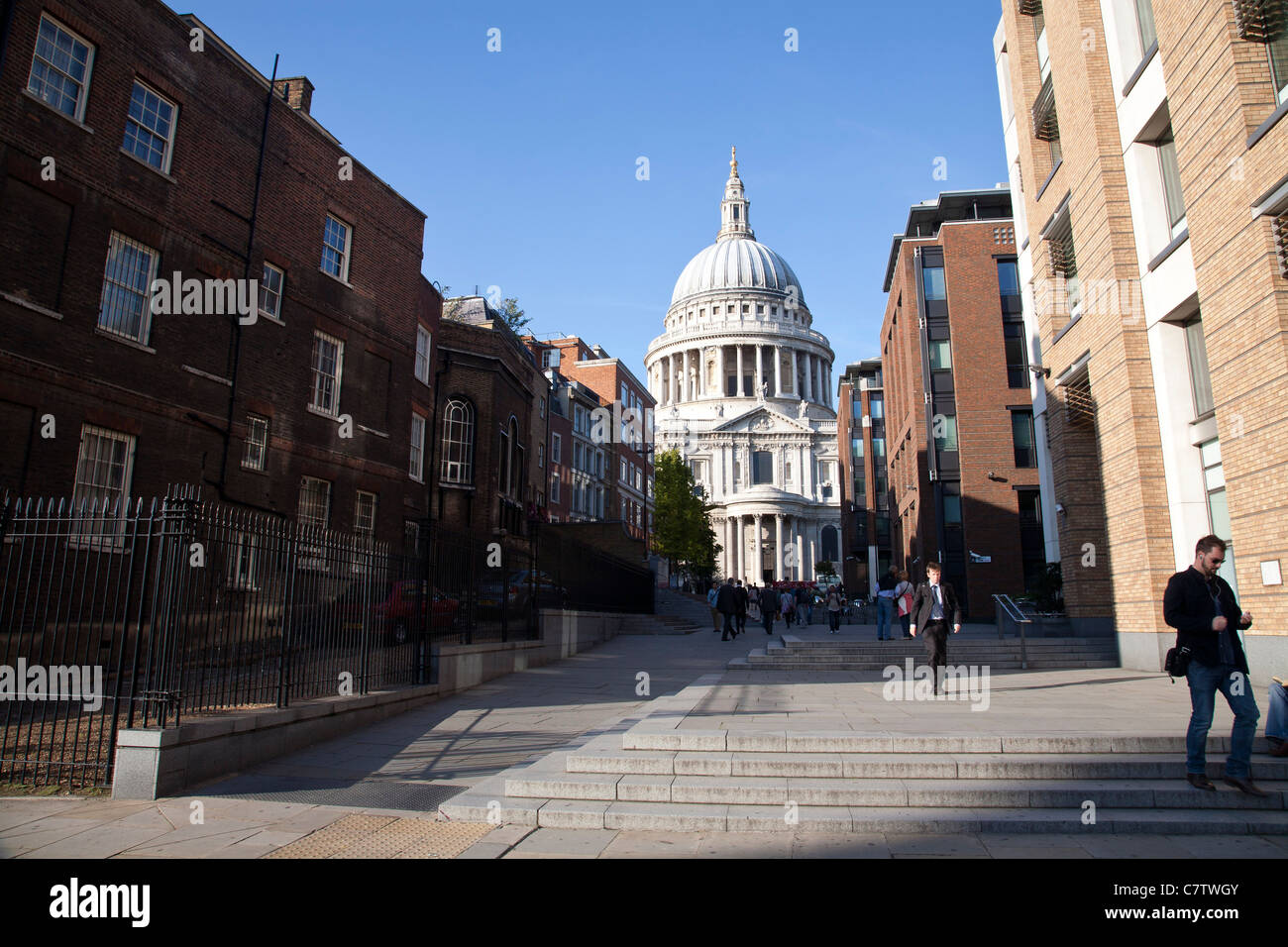 Ein Blick auf die Südansicht der St. Pauls Kathedrale St. Peter Hill nachschlagen. Stockfoto