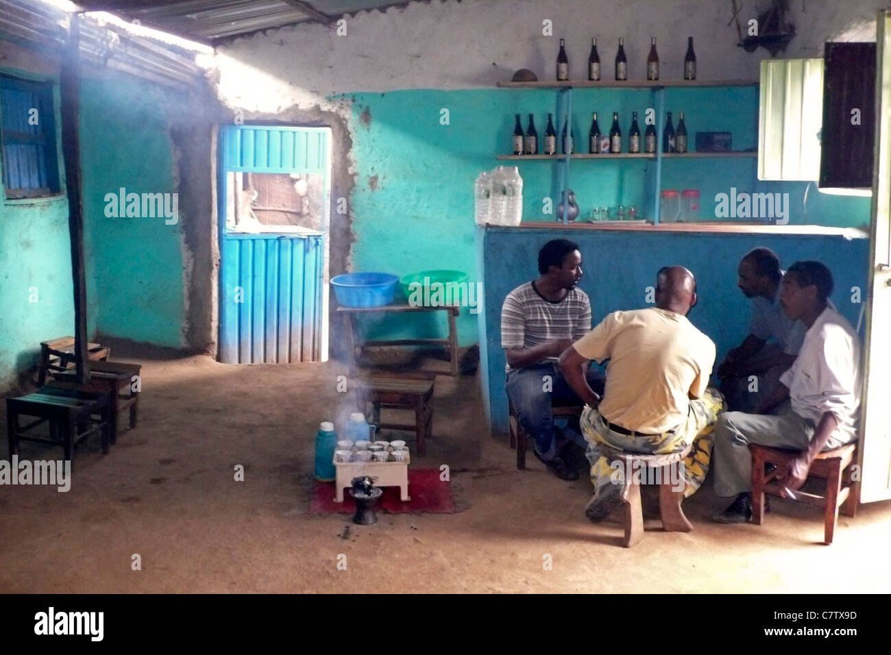 Äthiopien, Hamer Dorf. Leute in der Bar Stockfoto