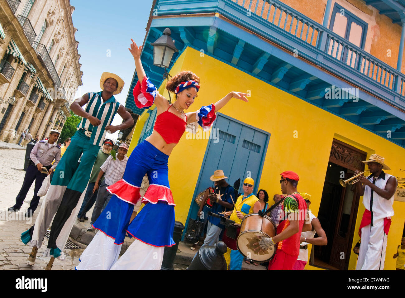 Kuba, Havanna, folkloristische Show auf der Straße Stockfoto