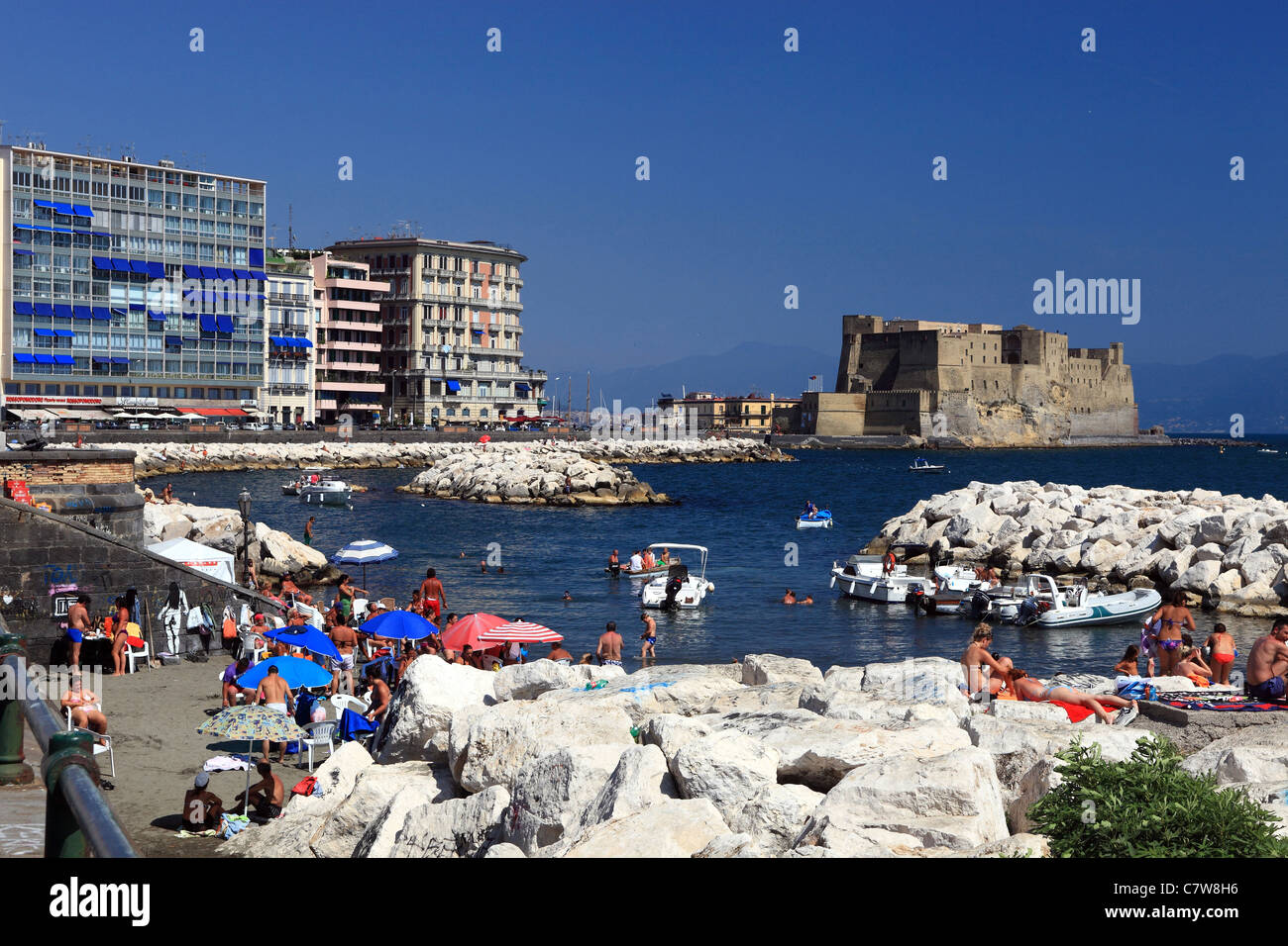 Italien, Kampanien, Naples, Waterfront und Castel Dell Ovo Stockfoto