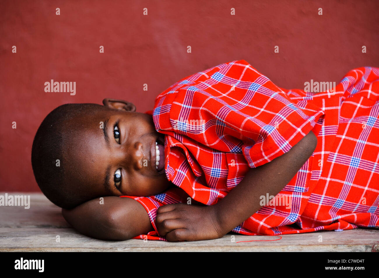 Ein Masai junge in einem Kindergarten, Meserani, Tansania. Stockfoto