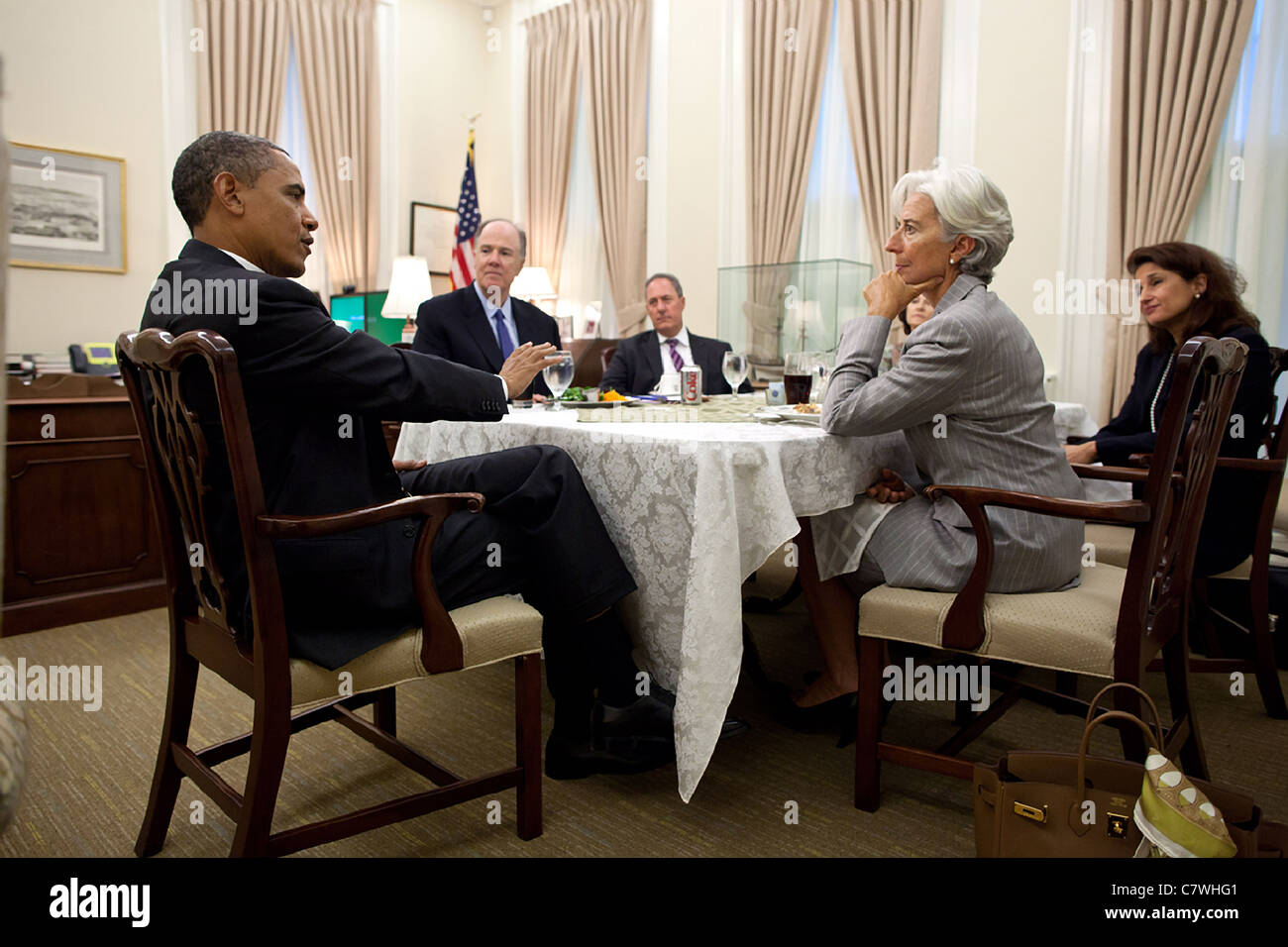 Präsident Barack Obama spricht mit Christine Lagarde, geschäftsführende Direktorin des Internationalen Währungsfonds im Weißen Haus Stockfoto