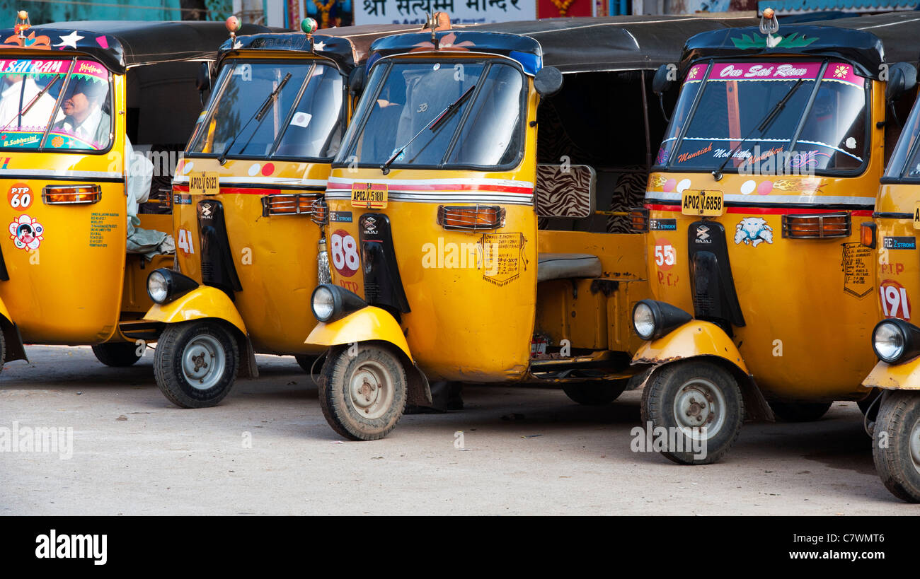 Indische Rikschas. Puttaparthi, Andhra Pradesh, Indien Stockfoto