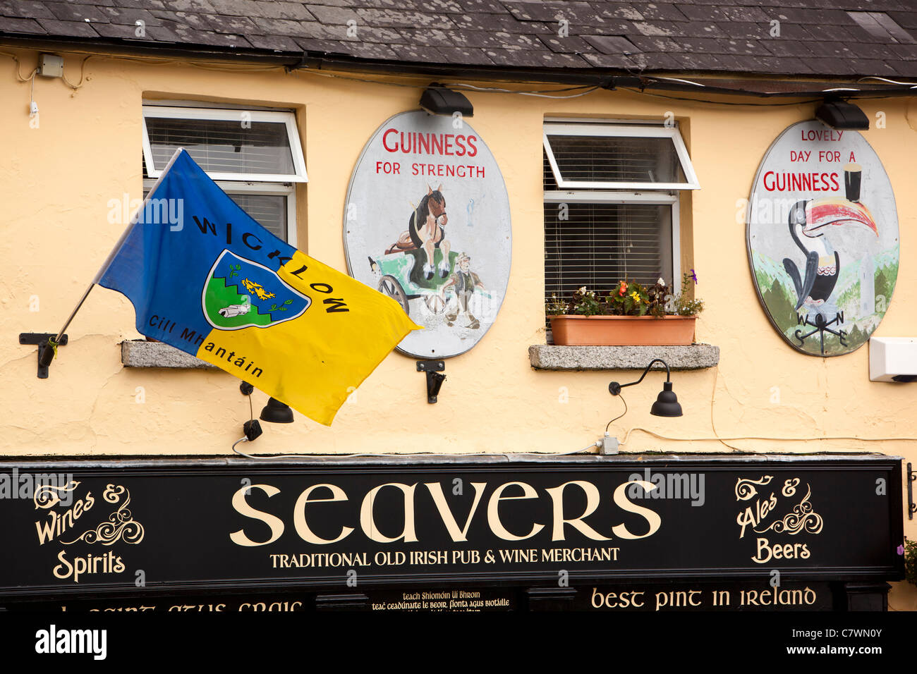 Irland, Co. Wicklow, Tinahely, Dwyer Platz, Vorderseite des Seaver es traditionelles pub Stockfoto