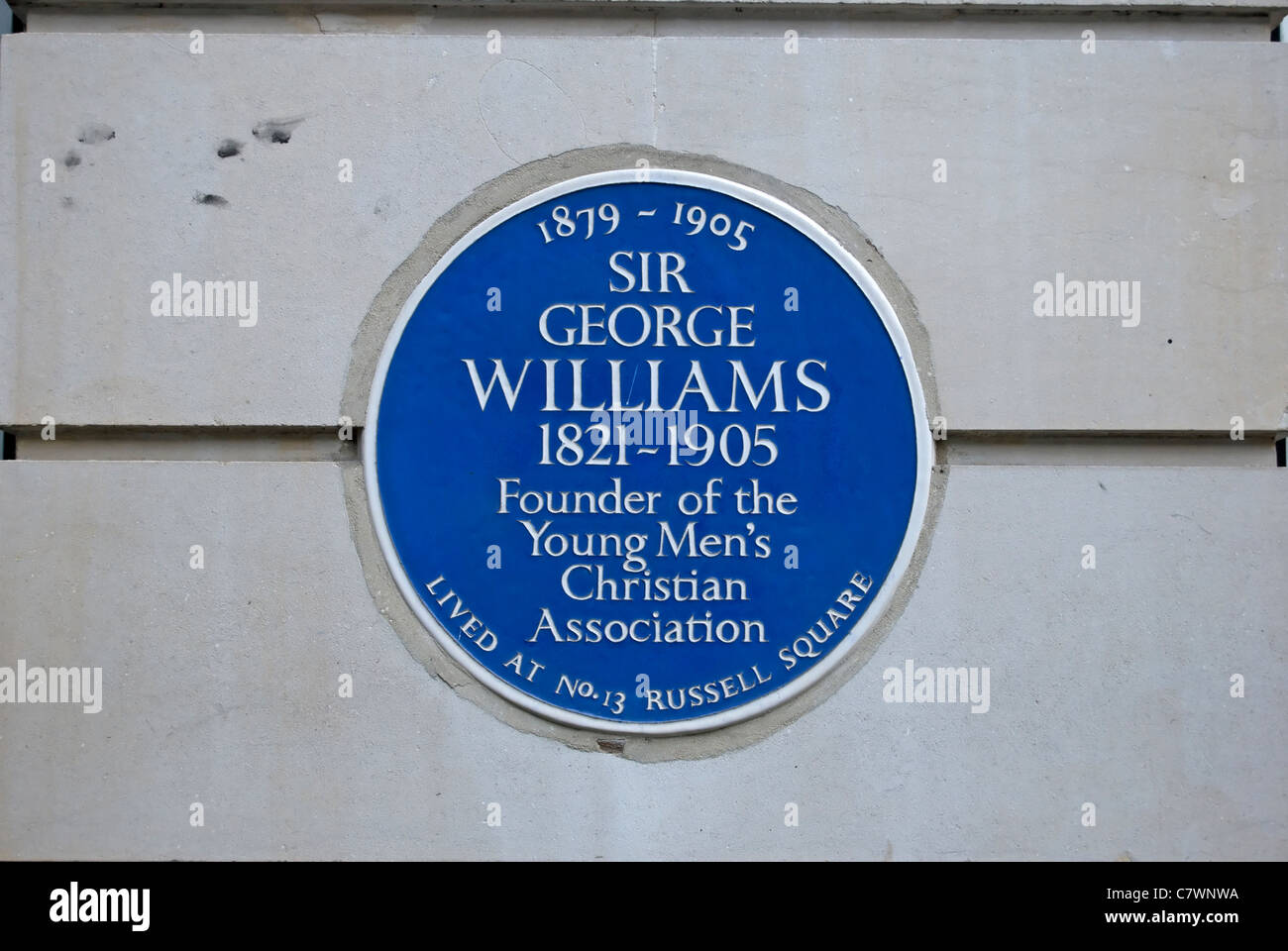 blaue Plakette markiert ein Haus des CVJM-Gründer Sir George Williams, Russell square, London, England Stockfoto