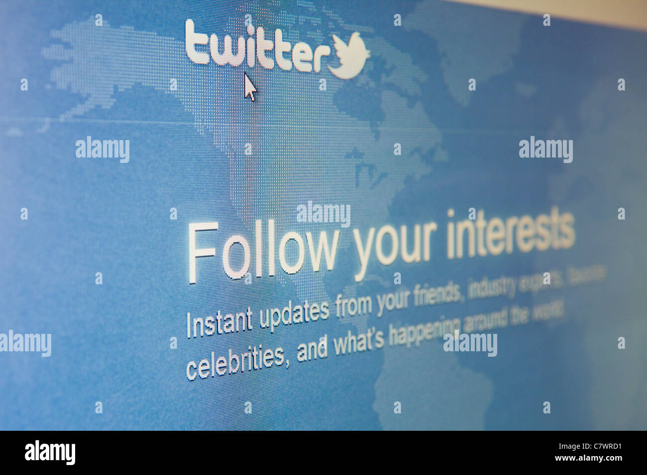 Twitter-Homepage und hand Cursor auf Laptop-Bildschirm Stockfoto