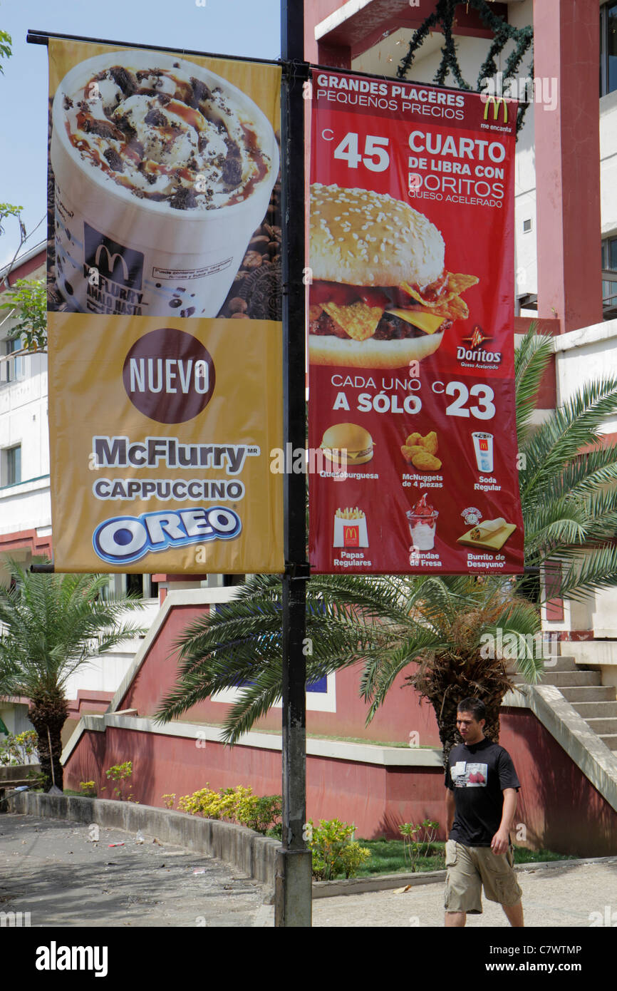 Managua Nicaragua,Mittelamerika,Avenida Simon Bolivar,Plaza Inter,Straßenszene,Hispanic Latino ethnische Einwanderer Minderheit,Mann Männer ma Stockfoto Managua Nicaragua,Mittelamerika,Avenida Simon Bolivar,Plaza Inter,Straßenszene,Hispanic Latino ethnische Einwanderer Minderheit,Mann Männer ma Stockfoto