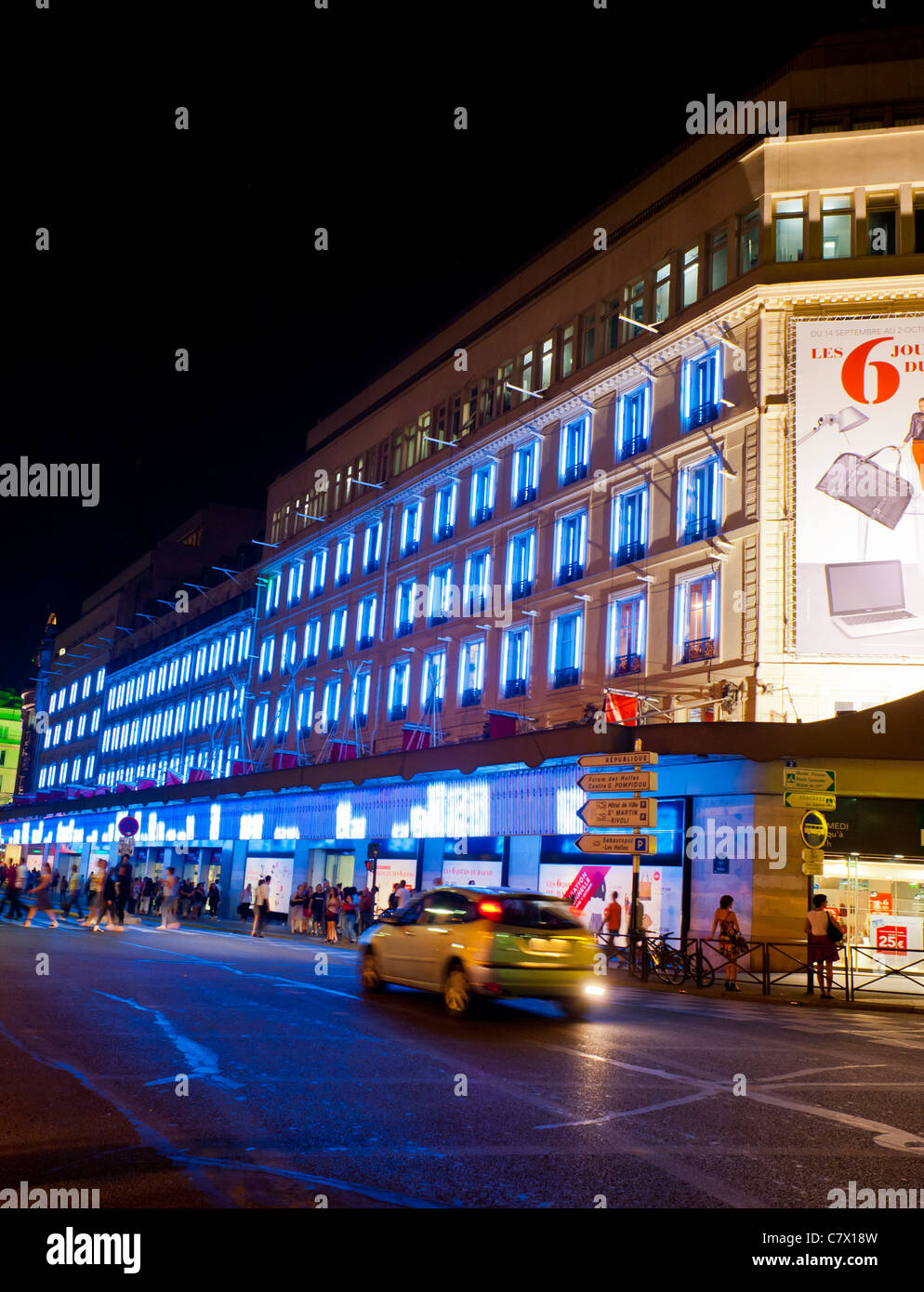 Öffentliche Veranstaltungen, Nuit Blanche, White Night, Lichteffekten auf Fassade des BHV, Kaufhaus "La Source au Bazar" Stockfoto