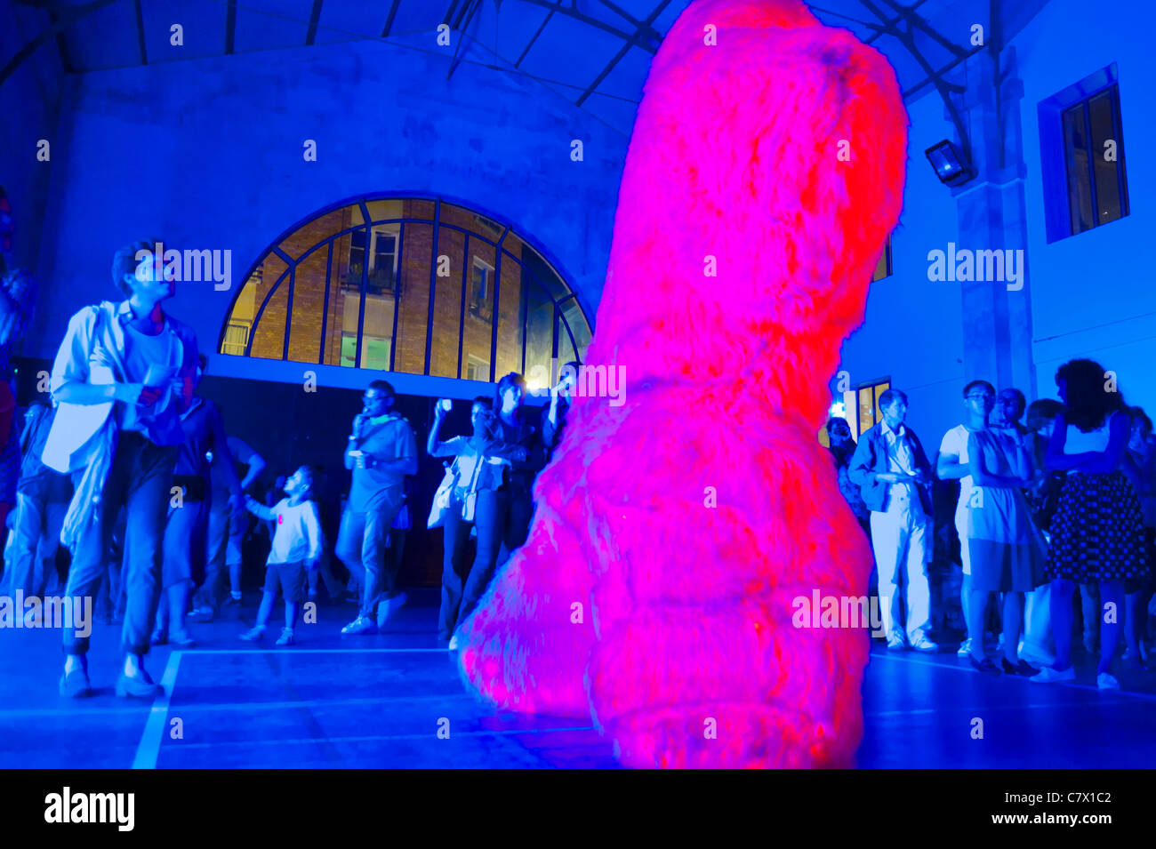 Paris, Frankreich, Öffentliche Veranstaltungen, Nuit Blanche, Weiße Nacht, LED-Lichteffekte in der Kunstgalerie,'Le YE-ti', Quelle: Fred Sapey-Triomphe, Frankreich Lichtinstallation Stockfoto