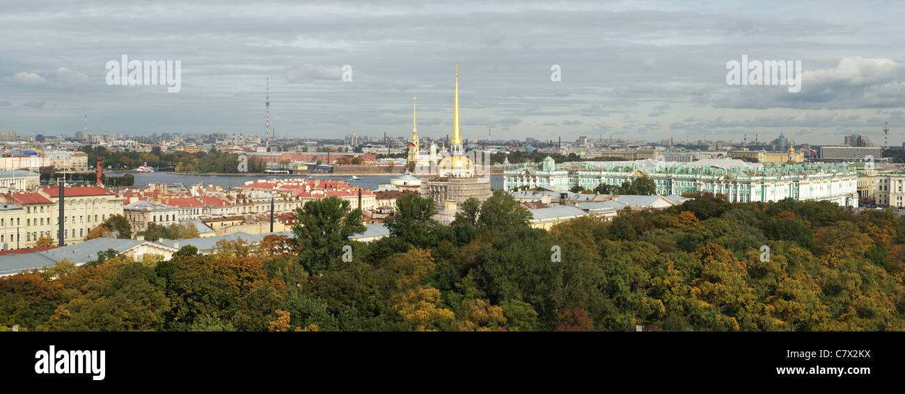 Panorama, Admiralität, Winterpalast (Einsiedelei) und Peter und Paul Festung in St. Petersburg, Russland. Stockfoto