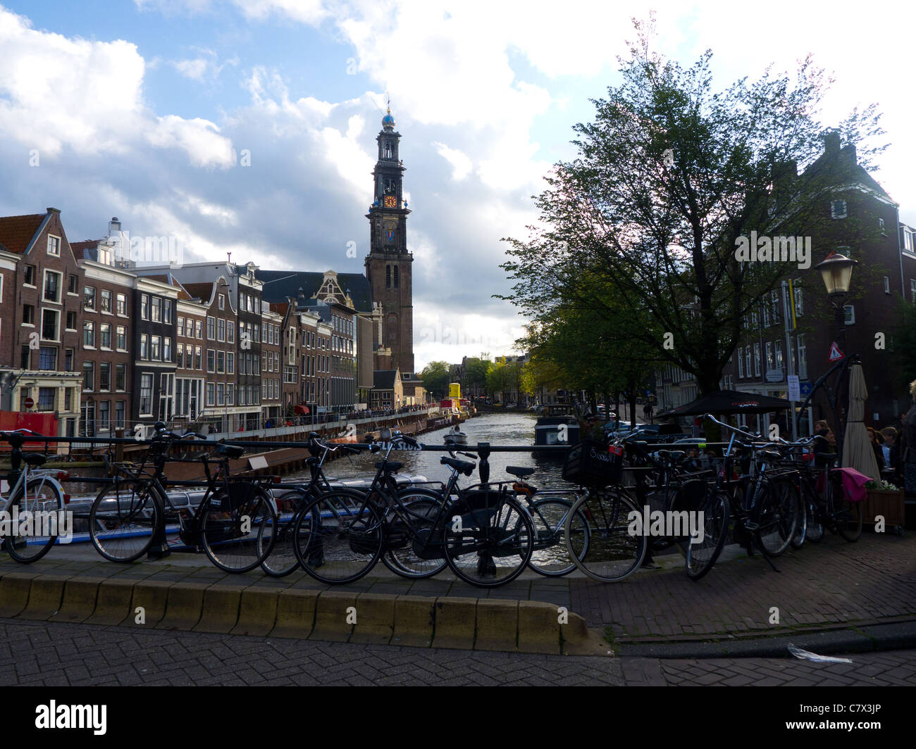 Blick auf die Westerkirk Kirche Glockenturm, Niederlande Stockfoto