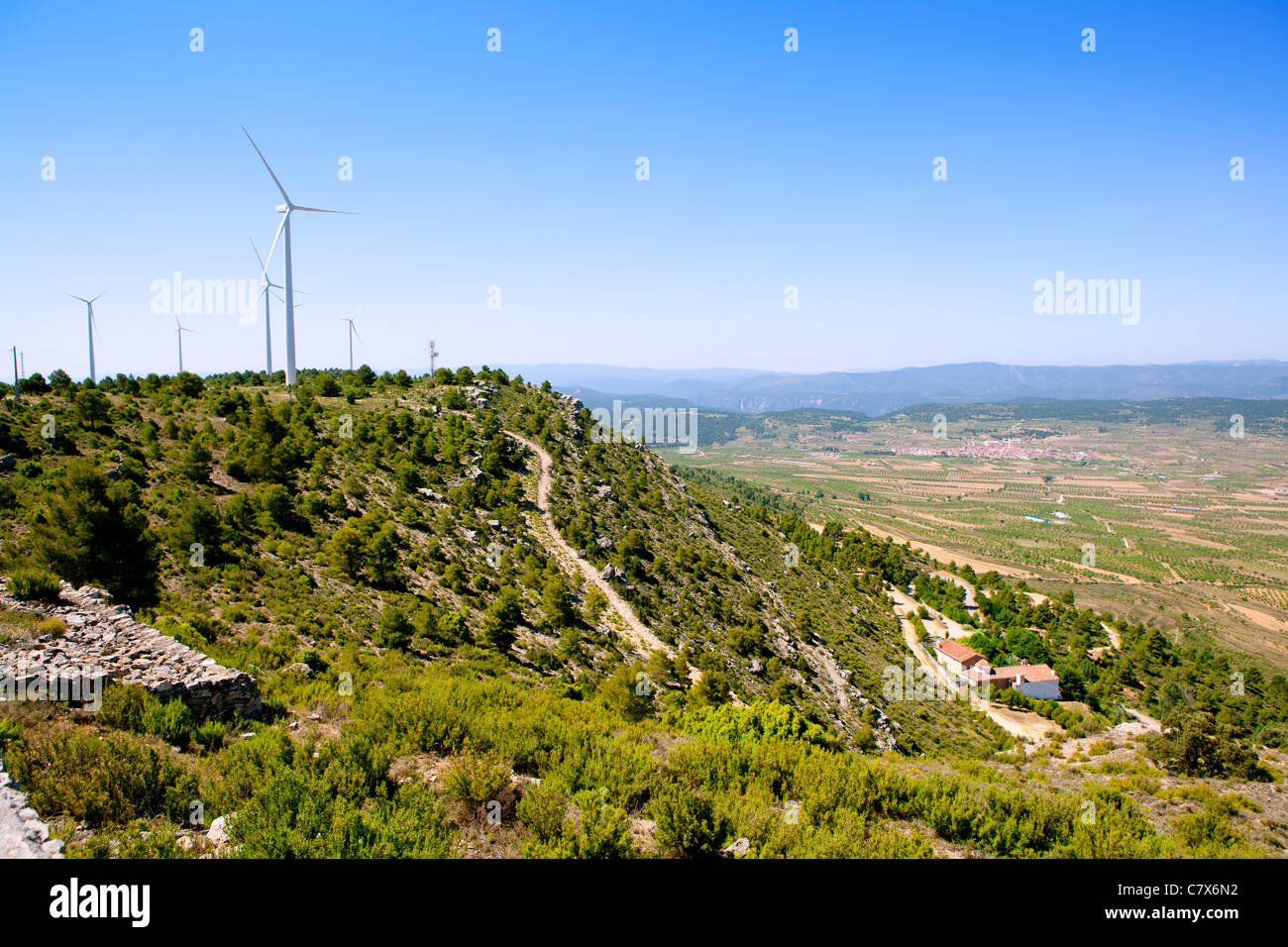 Aras de Los Olmos Tal mit Windmühlen in der Provinz Valencia Spanien Stockfoto