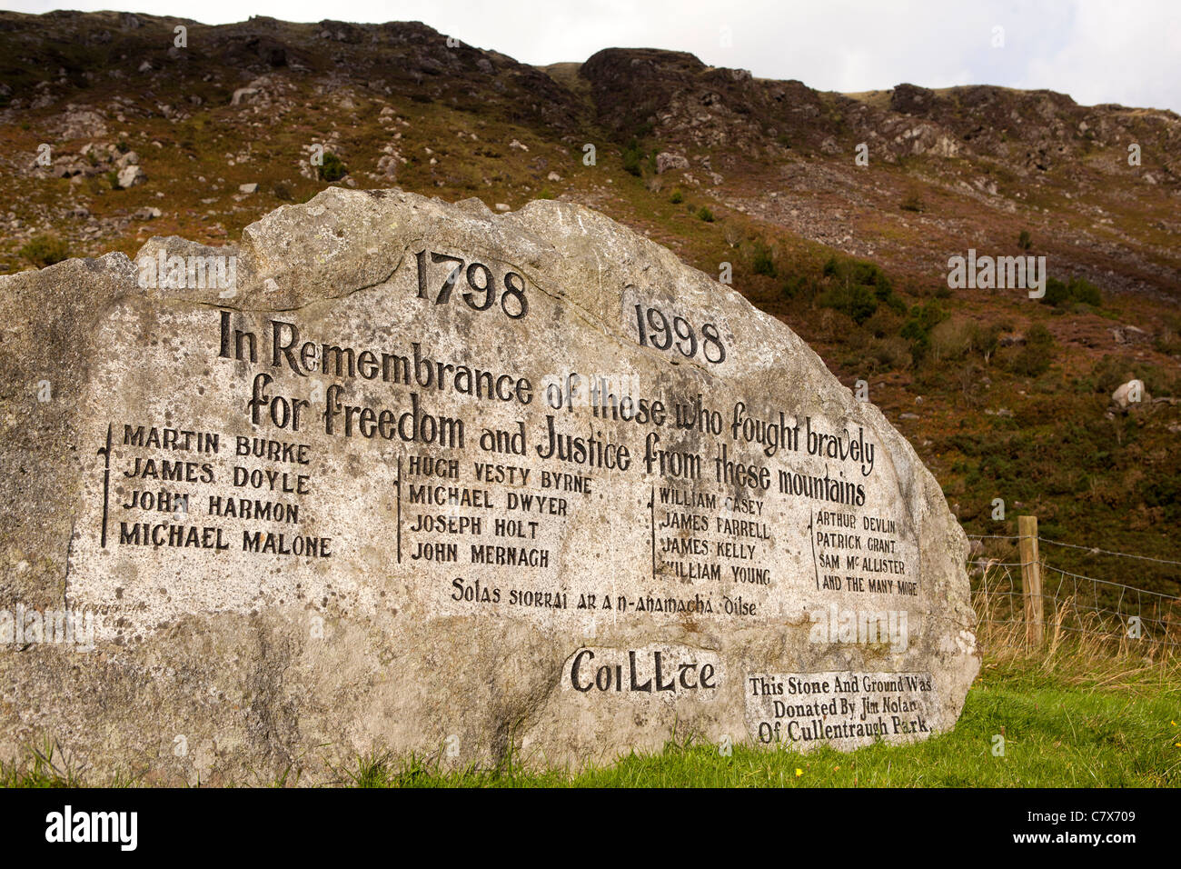 Irland, Co. Wicklow, Glenmalure, Memoral Stein Lokalmatadoren 1798 Rebellion gegen die britische Herrschaft Stockfoto