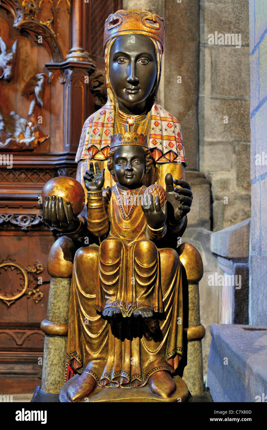 Spanien, Jakobsweg: Schwarze Madonna La Virgen Negra in der Kathedrale von Santiago de Compostela Stockfoto