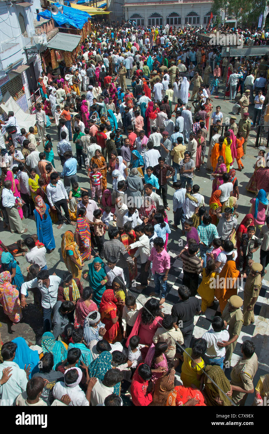 Pilger am Kaila Devi Rajasthan Indien Stockfoto