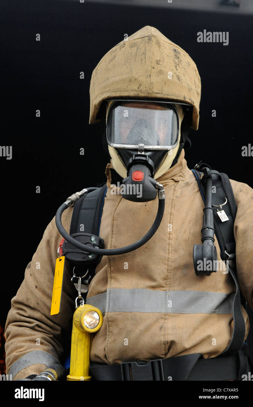 UK-Feuerwehr-Ausbildung bei Fire Training Boden Sumburgh Shetlandinseln Stockfoto