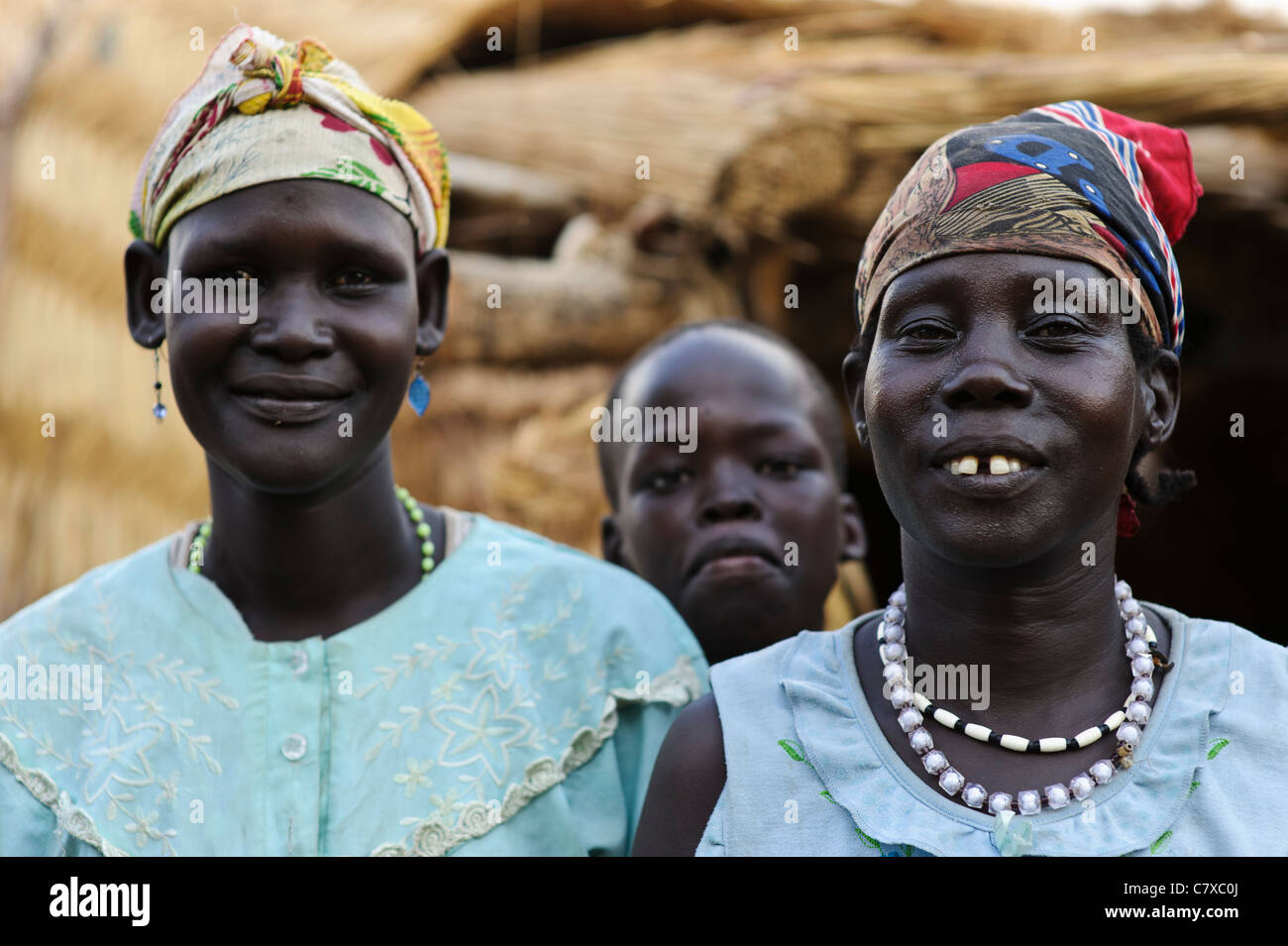 Frauen im Dorf Luonyaker, Bahr El Ghazal, Süd-Sudan. Stockfoto