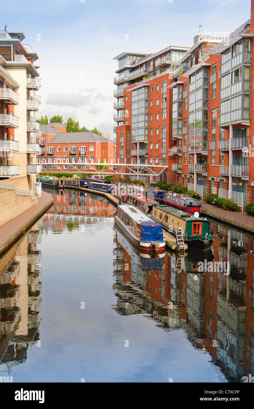 Sherborne Wharf Apartments und Kanälen, Birmingham, West Midlands, England, UK Stockfoto