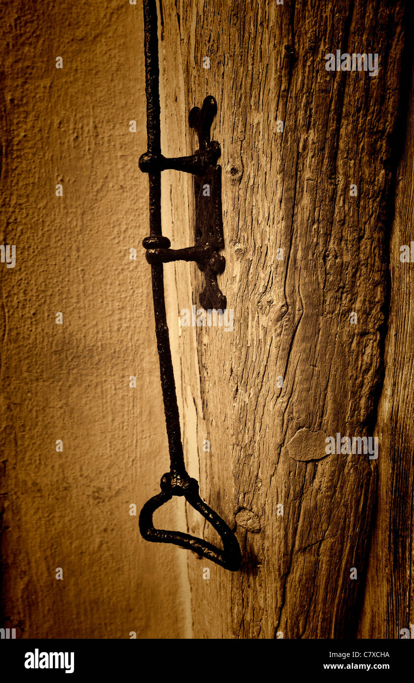 Mittelalterliche Glocke Türgriff. Stockfoto