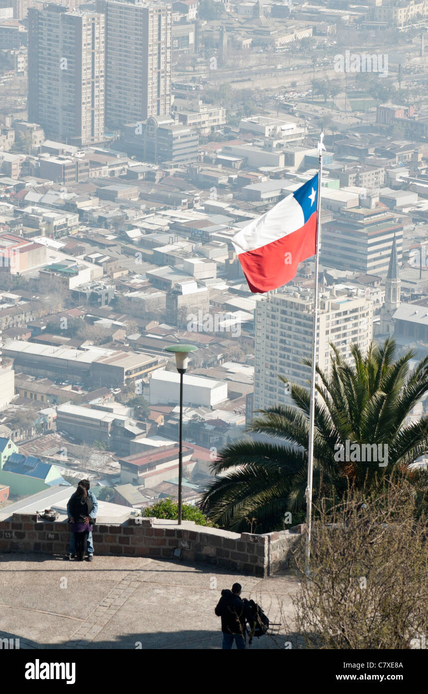 Chilenische Flagge auf Cerro San Cristóbal in Santiago, Chile Stockfoto