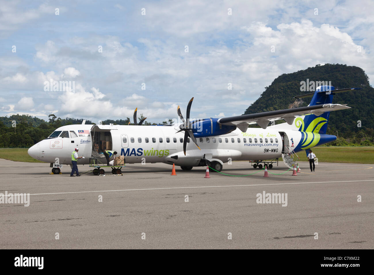 ATR ATR-72-500 reg. 9M-MWG betriebenen MASwings, am Flughafen von Mulu, Sarawak, Malaysia Borneo Stockfoto