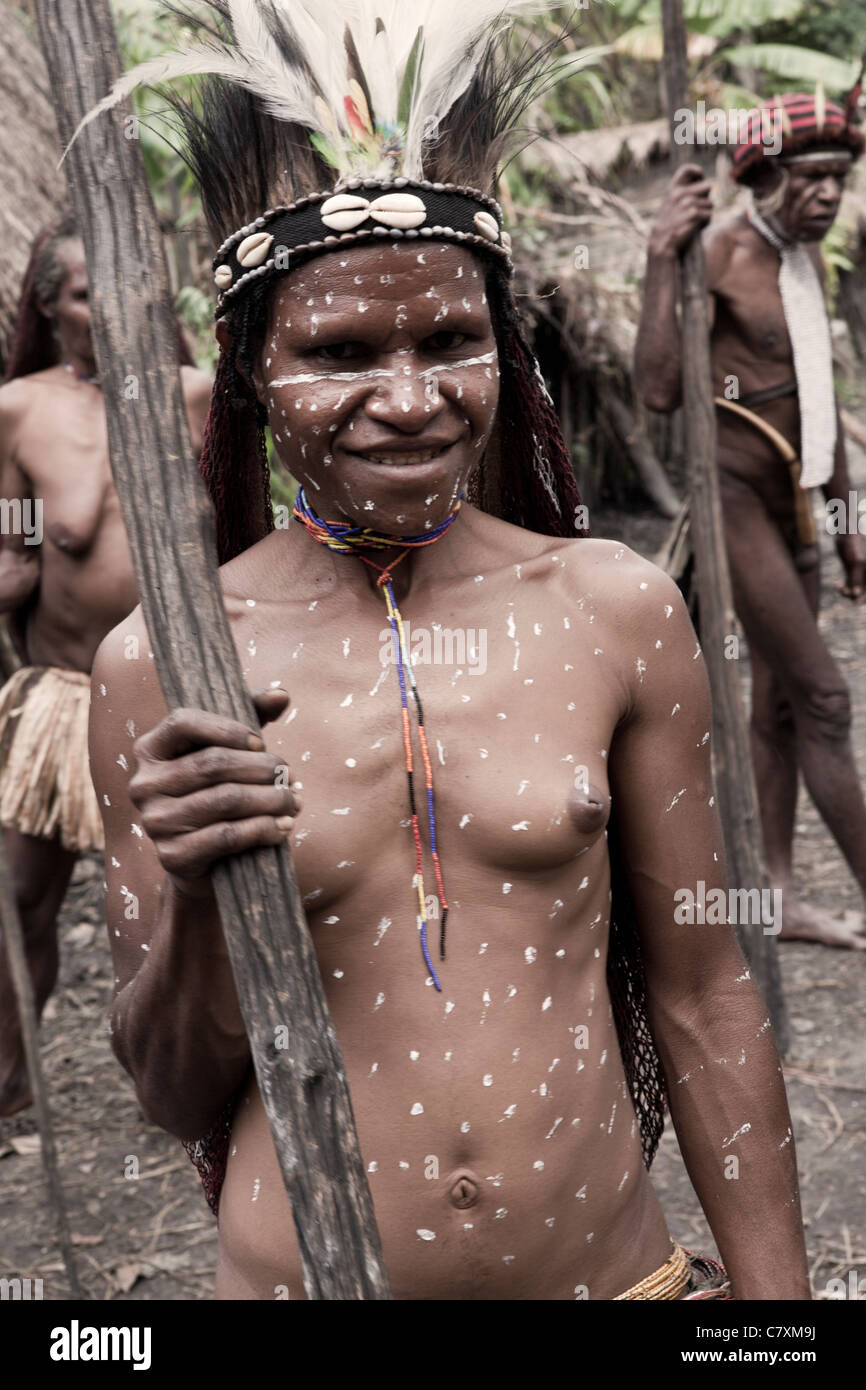 Junge Frau Dani, Baliem-Tal, West Papua, Indonesien Stockfoto