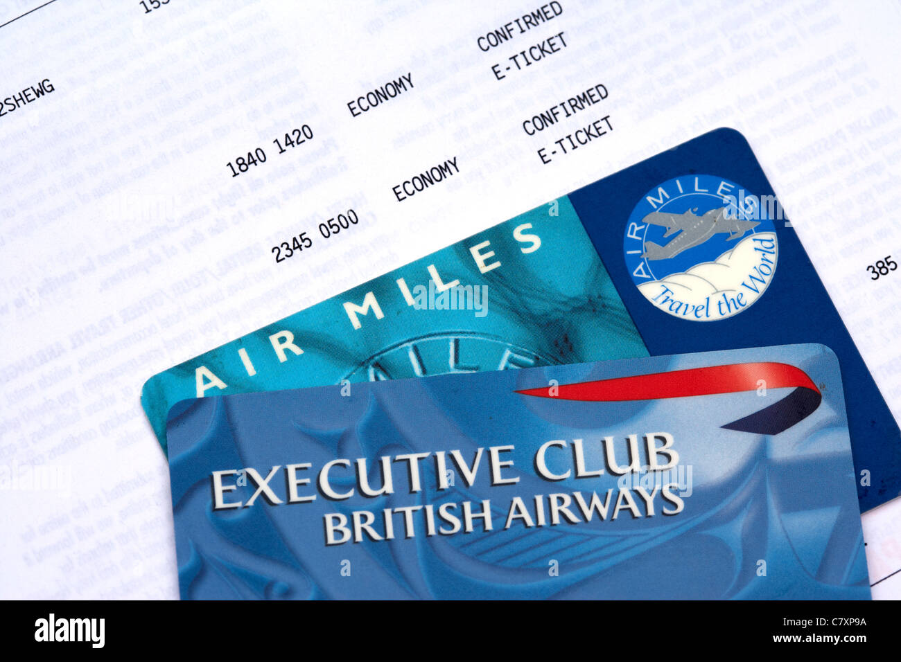 British Airways Executive Club Card airmiles Card und e-ticket BA Flug Bestätigung Rebranded als avios und nun zurück zu Ba miles Stockfoto