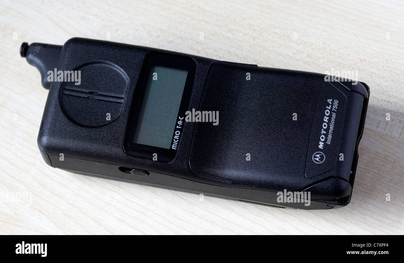 Motorola micro tac internationalen 7500 Gsm 900 Handy aus Mitte der neunziger Jahre Stockfoto