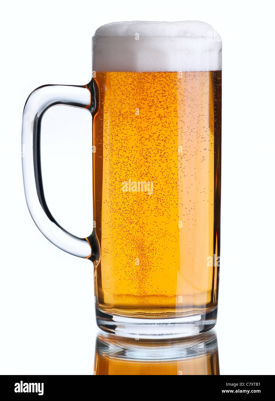 Bier trinken Closeup in Glas weiß mit hahdle Stockfoto