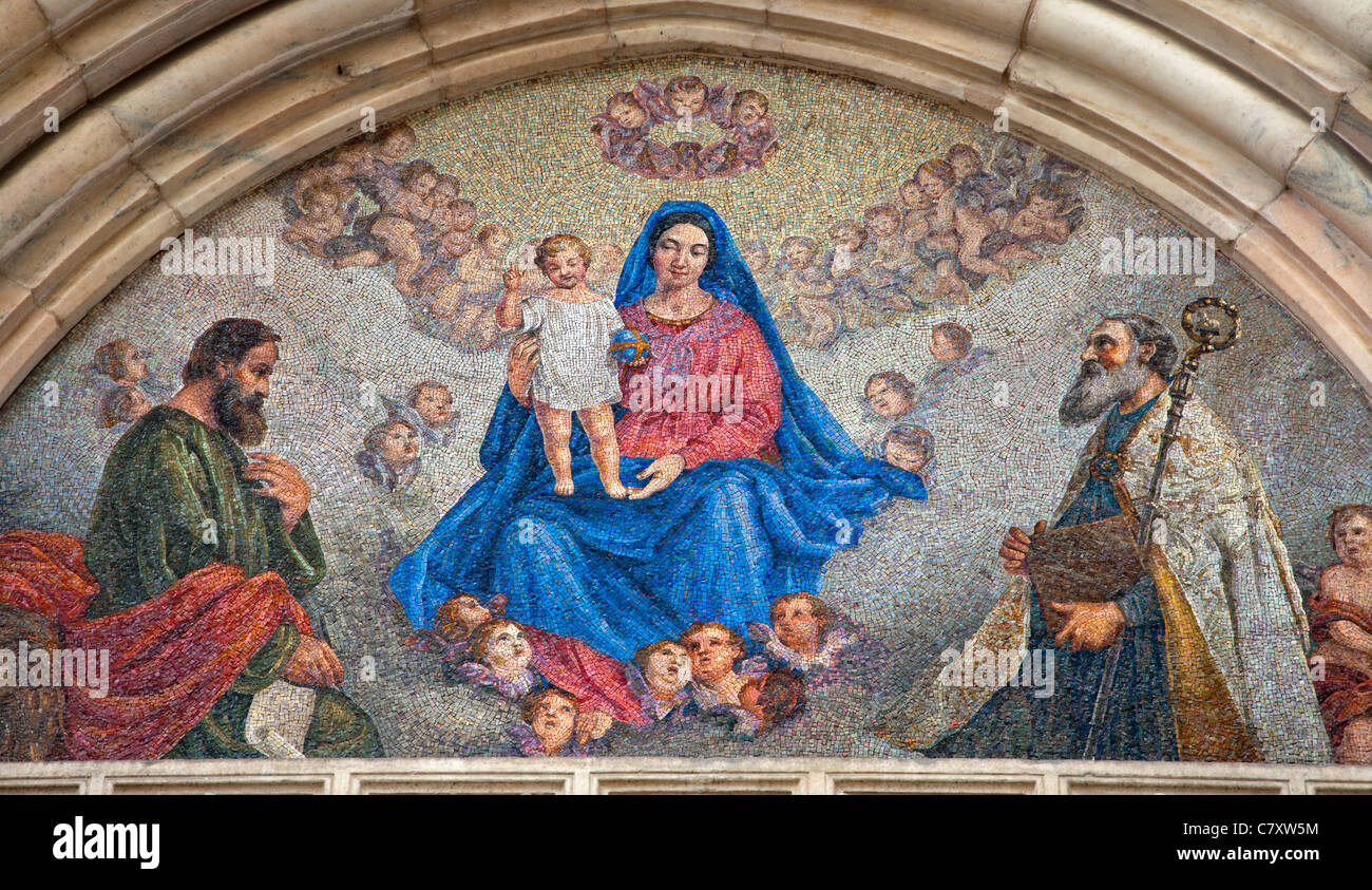 Mailand - Mosaik der Jungfrau Maria aus der Fassade der Kirche San Marco Stockfoto