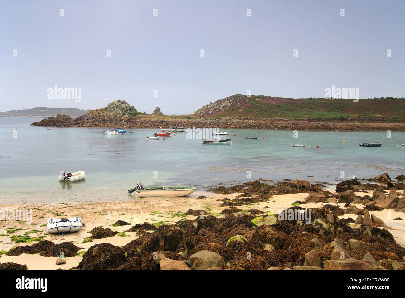 Porth Conger, St Agnes Blick auf Gugh, Isles of Scilly, Cornwall, England, UK Stockfoto
