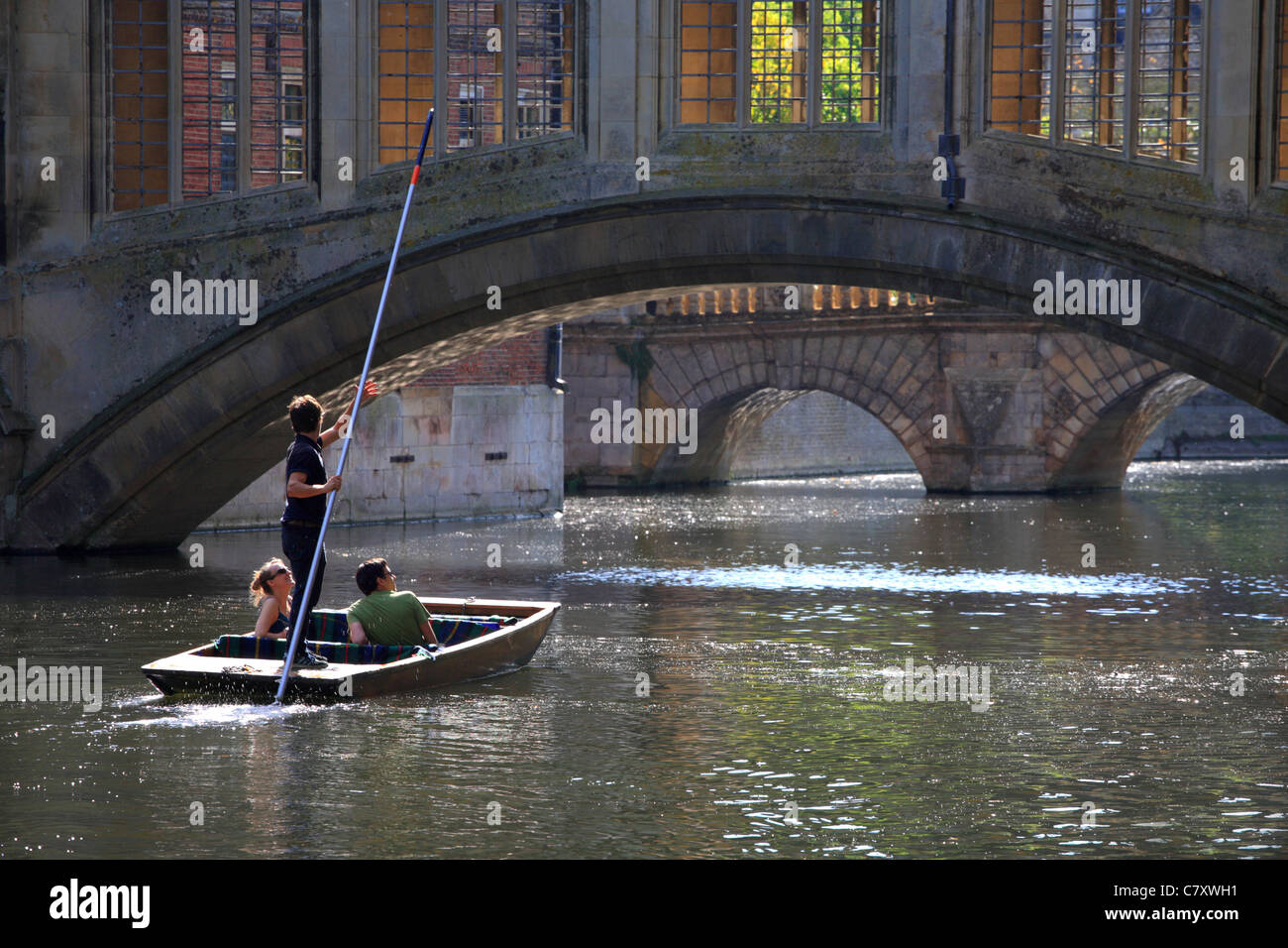 Bootfahren auf dem Fluss Cam am St. Johns College Stockfoto