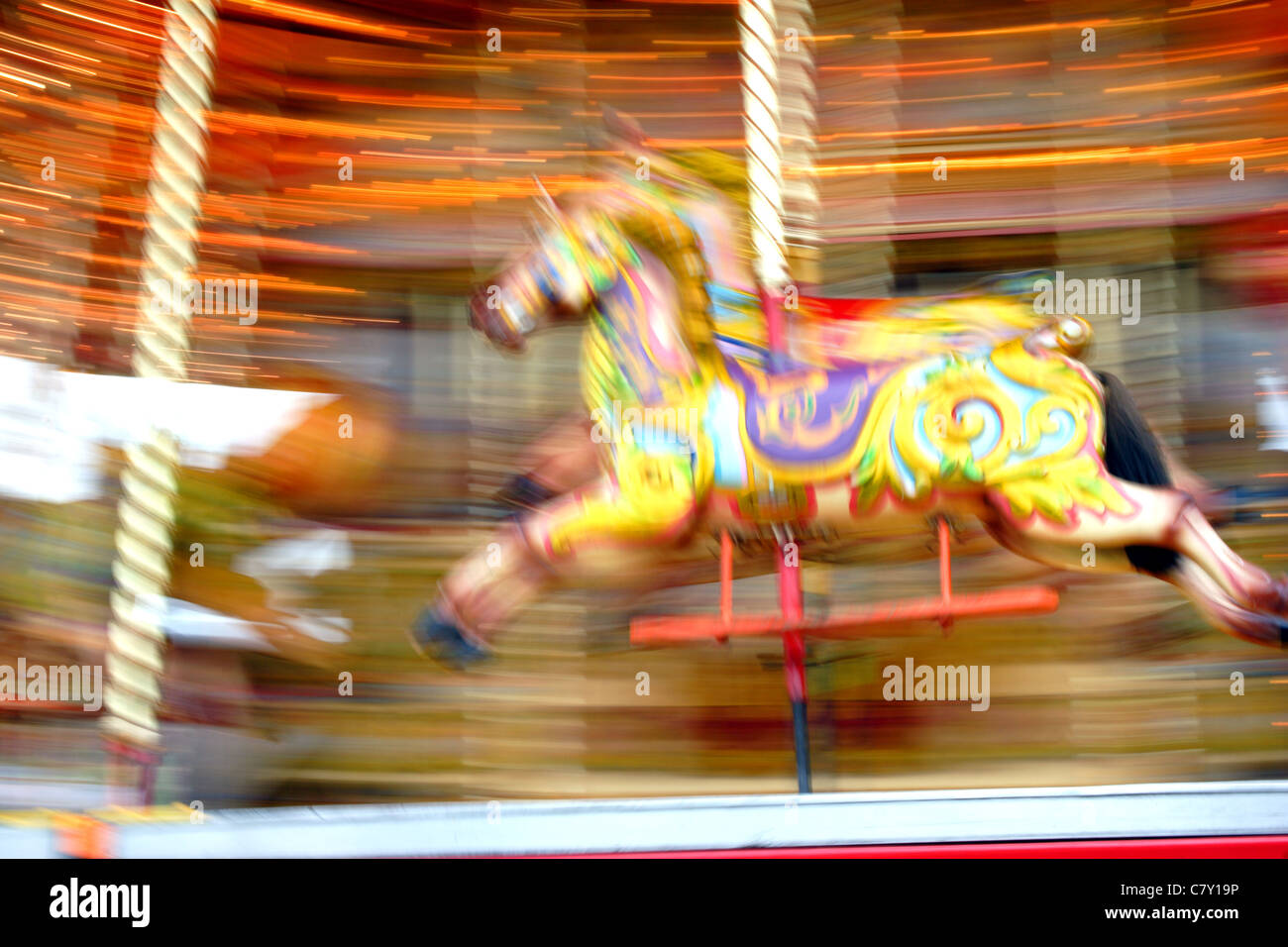 Festplatz Karussellfahrt in Bewegung, England, UK Stockfoto