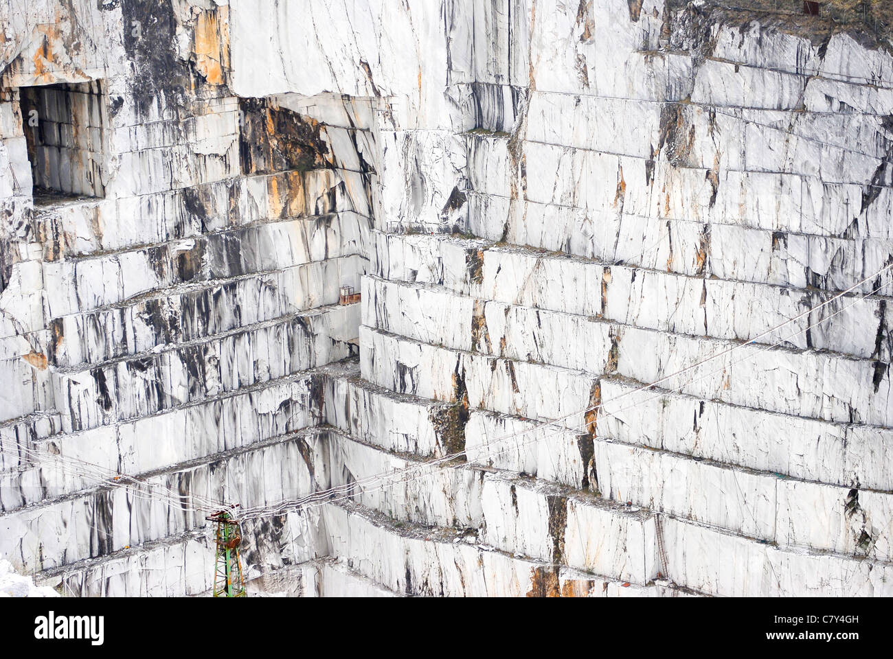 der Block geschnitzt Klippen von Carrara-Marmor-Steinbruch, Italien Stockfoto