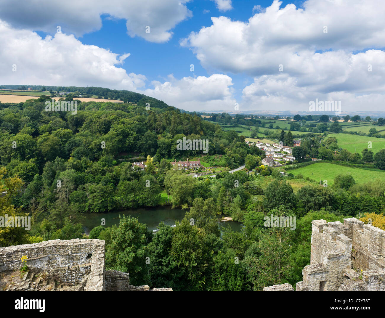 Zeigen Sie an über die Shropshire-Landschaft von den Wänden des Ludlow Castle, Ludlow, Shropshire, England, UK Stockfoto