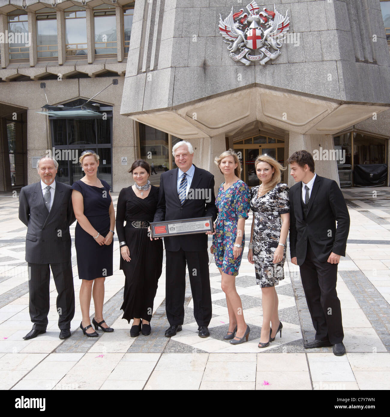 Der BBCs John Simpson erhält die Freiheit von der City of London für Dienstleistungen, Rundfunk Stockfoto