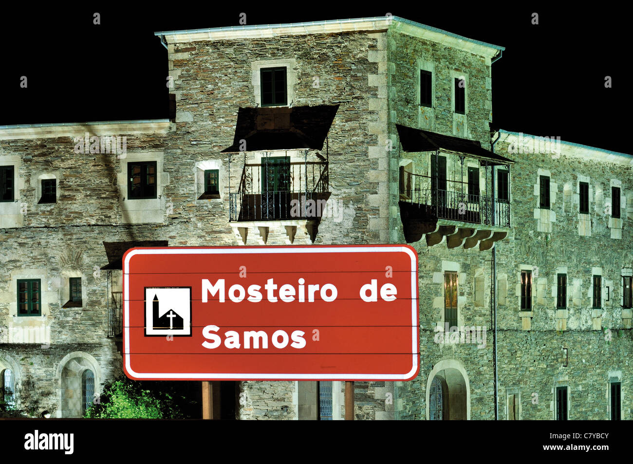 Spanien, Jakobsweg: Benediktiner Kloster von Samos bei Nacht Stockfoto
