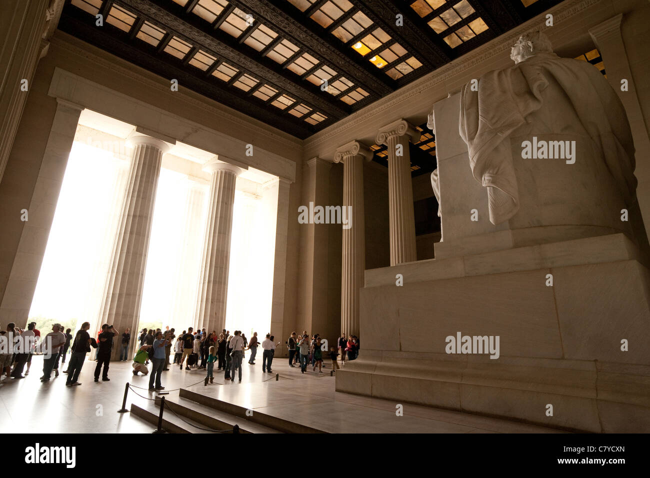 Touristen auf dem Lincoln Memorial, Washington DC USA Stockfoto