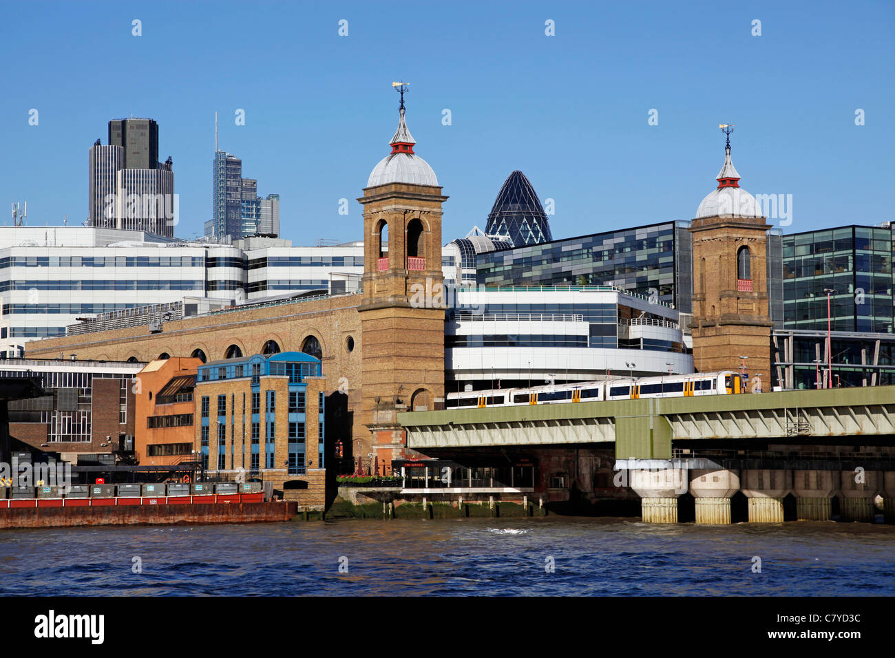 Blackfriars Station und Bridge in London, England Stockfoto