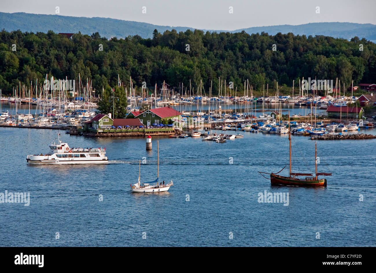Marina im Oslofjord nahe Oslos Stadthafen Stockfoto