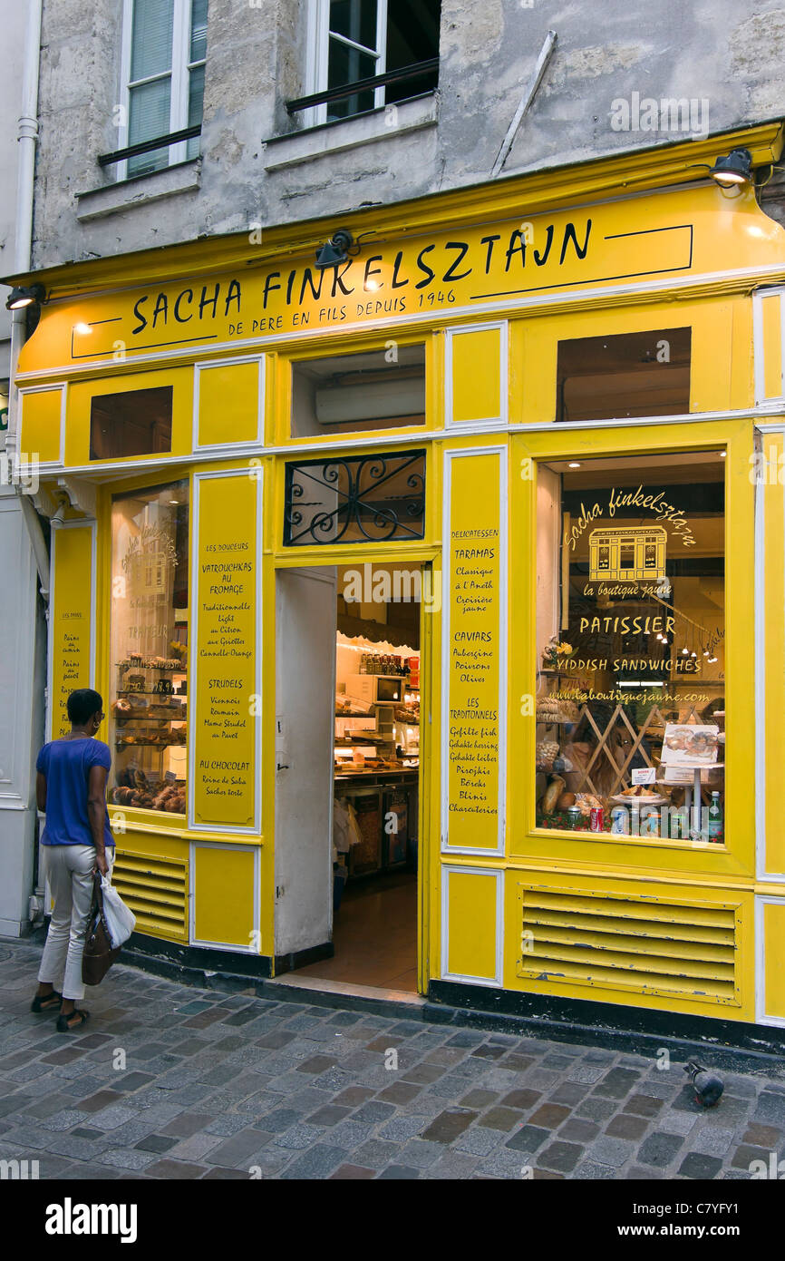 Jiddisch-Feinkost Ladenfront im jüdischen Viertel des Le Marais - Paris, Frankreich Stockfoto