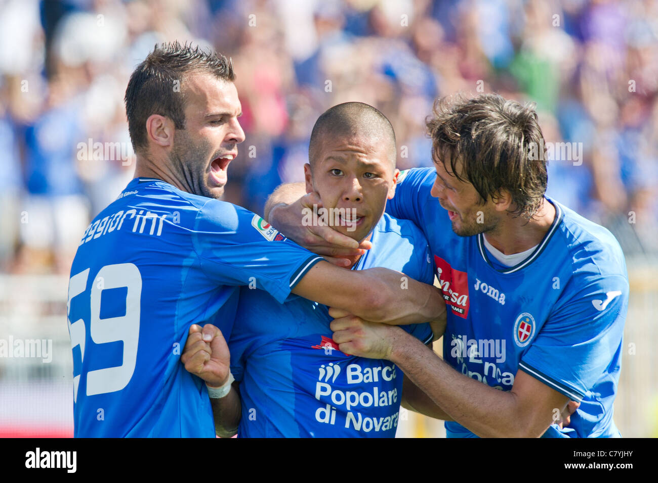 Riccardo Meggiorini, Takayuki Morimoto, Massimo Paci (Novara) spielen, während die italienische "Serie A" match zwischen Novara 3-3 Catania Stockfoto